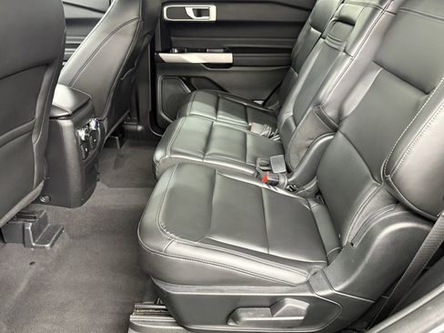 Used 2022 Ford Explorer XLT w/ Equipment Group 202A image 33