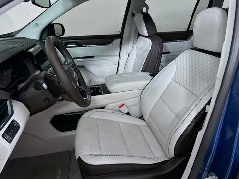 Used 2025 GMC Acadia Denali FWD image 8