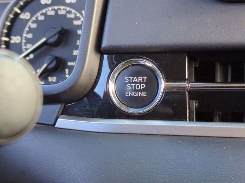 Used 2023 Mitsubishi Outlander SE image 17