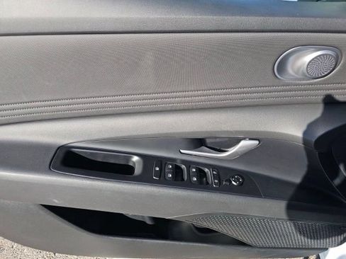 Certified 2025 Hyundai Elantra Limited FWD image 15