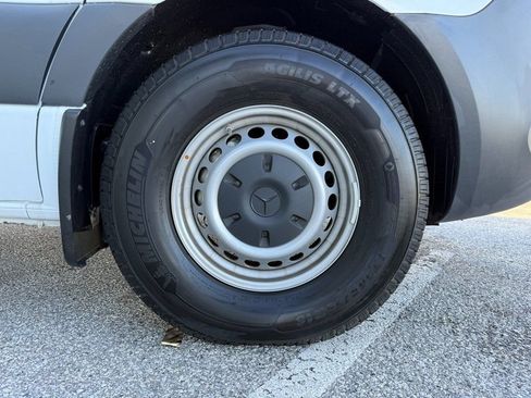 New 2024 Mercedes-Benz eSprinter 170 Cargo image 32