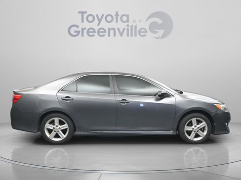 Used 2014 Toyota Camry SE FWD image 16