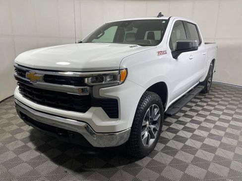 Used 2024 Chevrolet Silverado 1500 LT w/ Leather Package AWD/4WD image 4