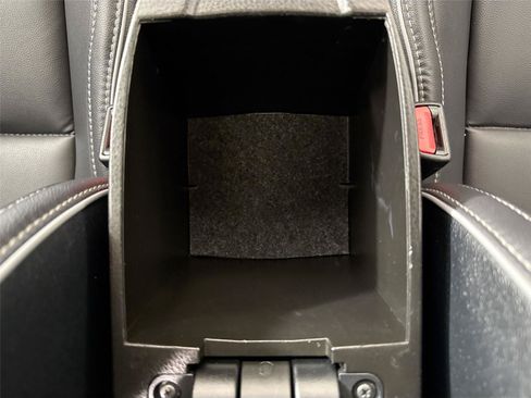 Used 2017 Toyota Corolla XLE w/ Carpet Mat Package (TMS) FWD image 33