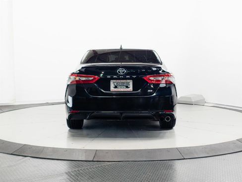 Used 2019 Toyota Camry SE FWD image 9