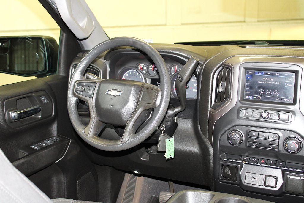 Used 2020 Chevrolet Silverado 1500 Custom w/ Custom Value Package AWD/4WD image 15