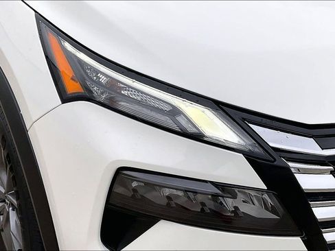 Used 2024 Nissan Rogue S FWD image 27