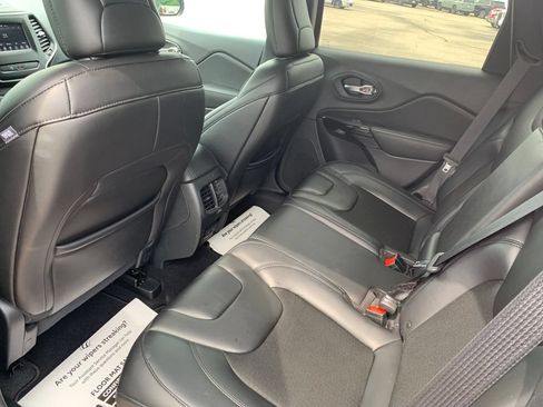 Used 2019 Jeep Cherokee Latitude Plus AWD/4WD image 13