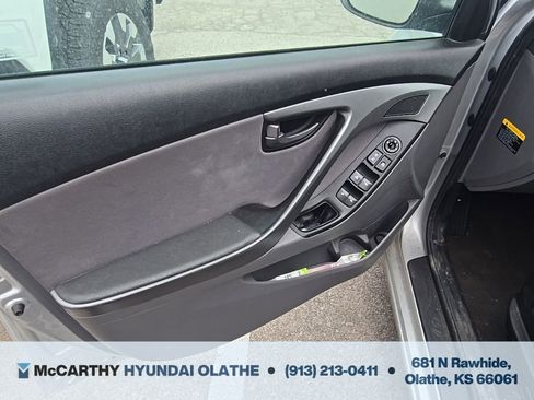 Used 2015 Hyundai Elantra SE w/ Option Group 02 FWD image 6