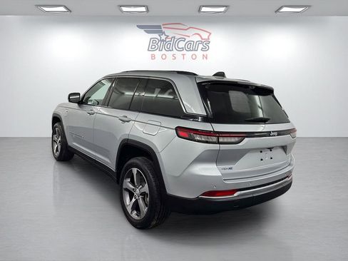 Used 2022 Jeep Grand Cherokee Limited 4xe w/ Luxury Tech Group II AWD/4WD image 6