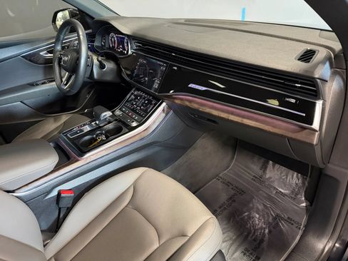 Used 2019 Audi Q8 Premium Plus w/ Premium Plus AWD/4WD image 26