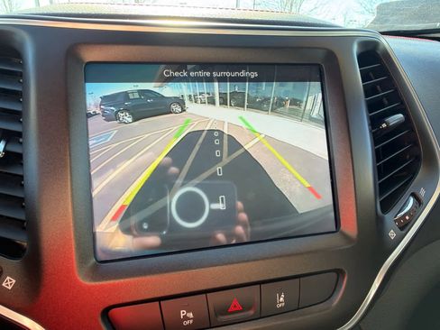 Used 2022 Jeep Cherokee Trailhawk w/ Premium Leather Package image 27