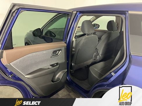 Used 2023 Nissan Rogue S AWD/4WD image 9