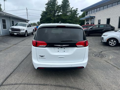 Used 2026 Chrysler Voyager LX FWD image 4