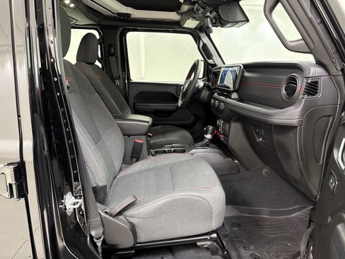 Used 2024 Jeep Wrangler Unlimited Rubicon w/ Technology Group AWD/4WD image 28