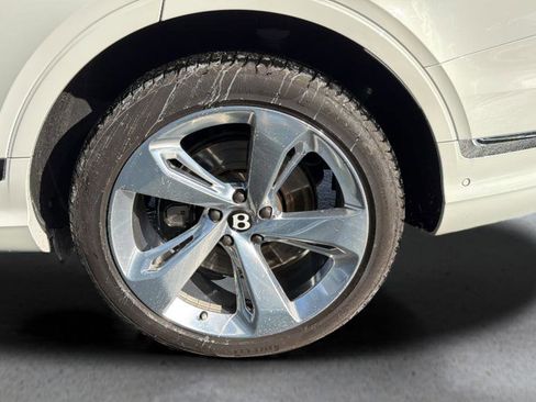Used 2023 Bentley Bentayga Extended Wheelbase image 18