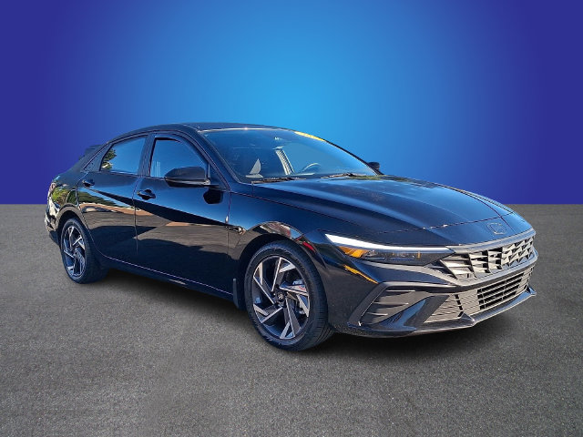 Used 2025 Hyundai Elantra Sport FWD image 3