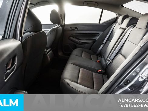 Used 2025 Nissan Altima 2.5 SV FWD image 17