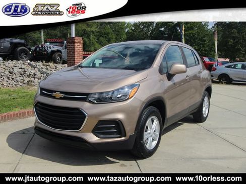 Used 2018 Chevrolet Trax LS AWD/4WD image 3