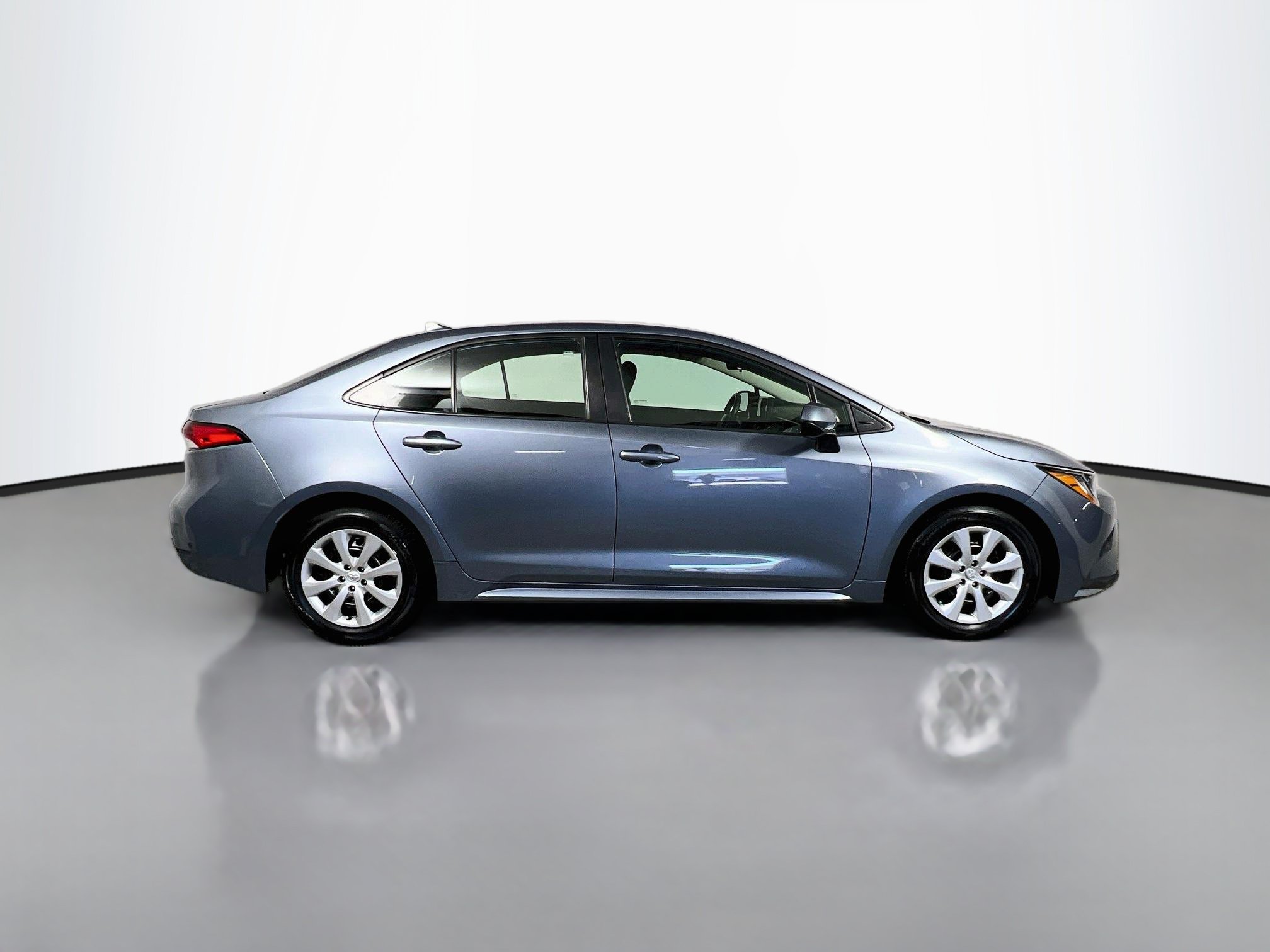 Used 2025 Toyota Corolla LE w/ Convenience Package FWD image 3