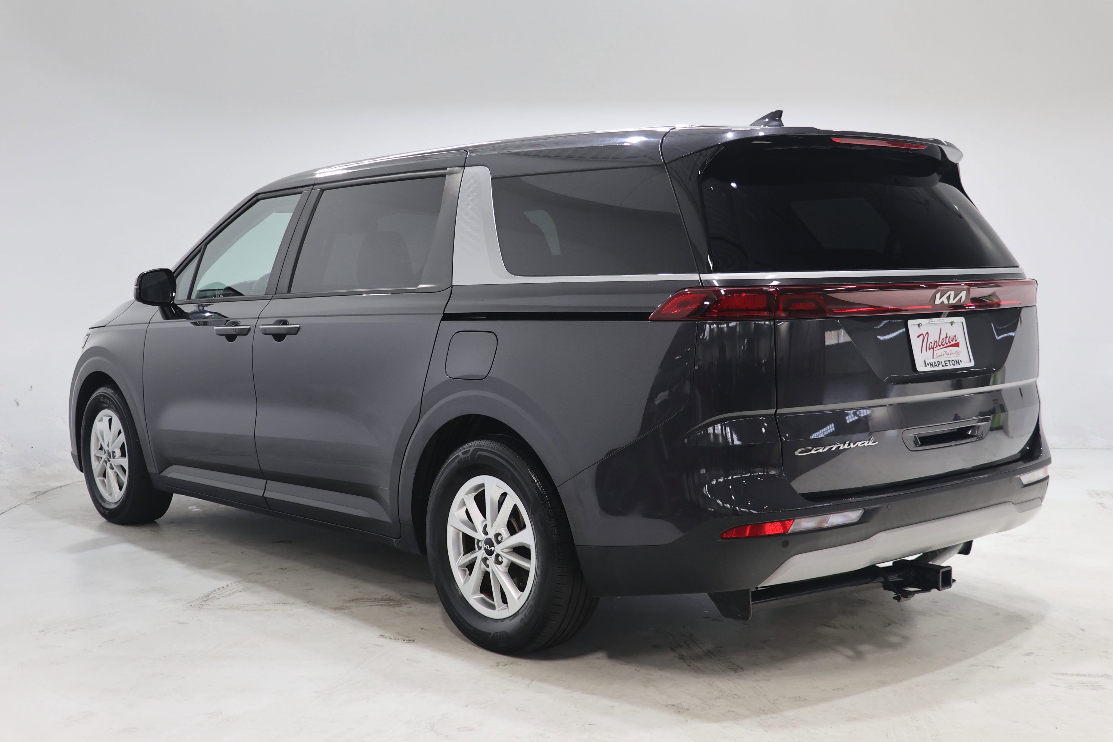 Used 2022 Kia Carnival LX FWD image 6