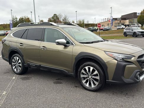 Used 2023 Subaru Outback Touring image 2
