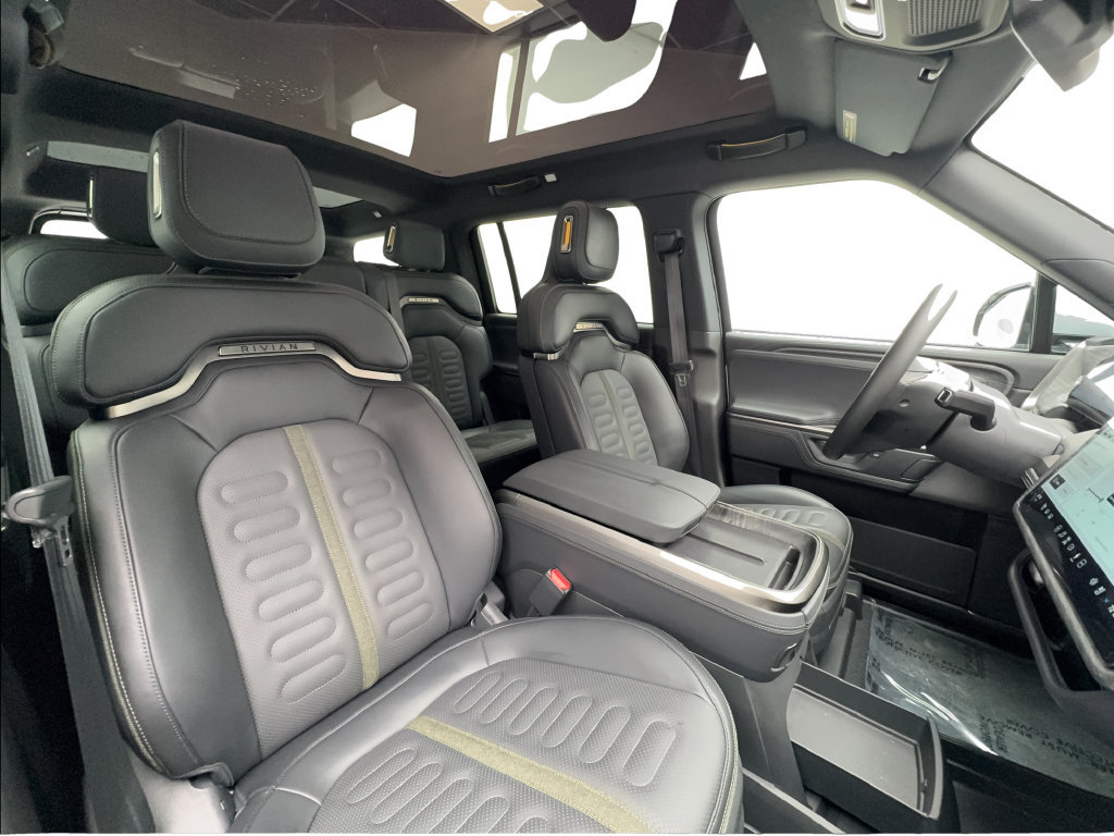 Used 2026 Rivian R1S Adventure Dual AWD/4WD image 32