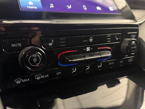 Used 2023 Jeep Grand Cherokee Laredo w/ Luxury Tech Group I image 41