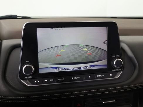 Used 2023 Nissan Rogue SV image 6