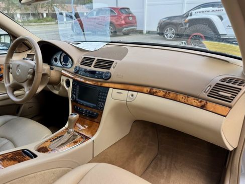 Used 2008 Mercedes-Benz E 350 4MATIC Sedan image 27
