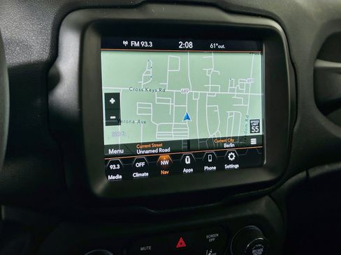 Used 2023 Jeep Renegade Latitude AWD/4WD image 13