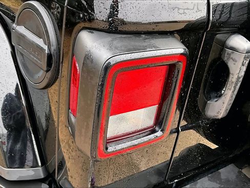 Certified 2023 Jeep Wrangler Unlimited Sahara AWD/4WD image 27