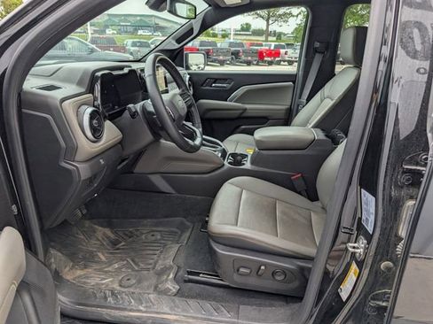 Used 2023 Chevrolet Colorado ZR2 w/ ZR2 Convenience Package III AWD/4WD image 2