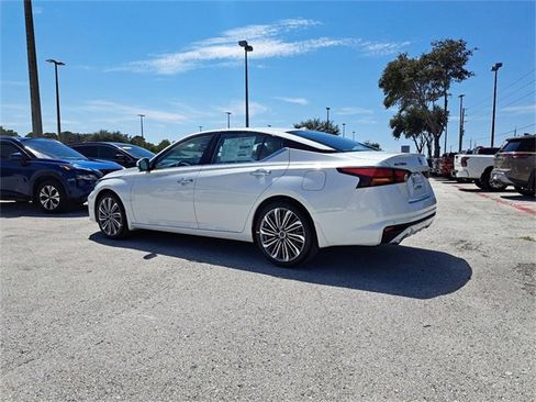 New 2025 Nissan Altima 2.5 SL image 11