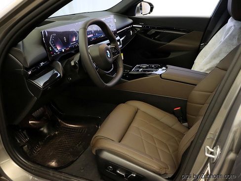 Used 2026 BMW 530i xDrive w/ Premium Package image 11