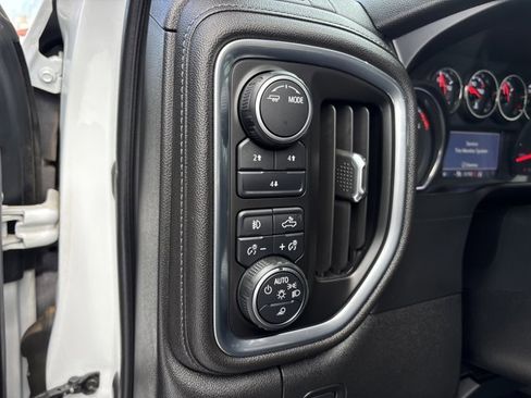 Used 2020 Chevrolet Silverado 2500 LT w/ Convenience Package image 24