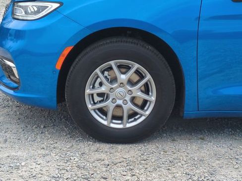 New 2026 Chrysler Pacifica Select FWD image 10