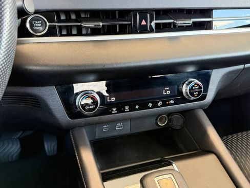 Used 2024 Mitsubishi Outlander ES FWD image 31
