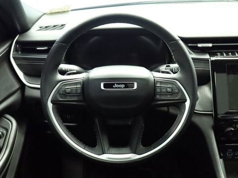 Used 2023 Jeep Grand Cherokee L Laredo image 28