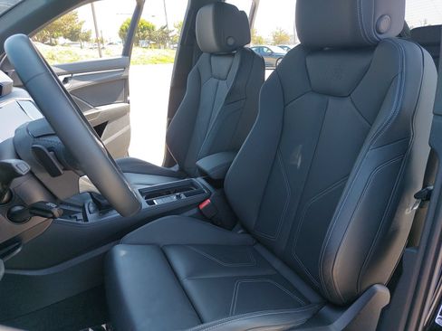 Certified 2025 Audi Q3 2.0T Premium w/ Convenience Package AWD/4WD image 15