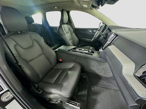 Used 2025 Volvo XC60 B5 Plus AWD/4WD image 31