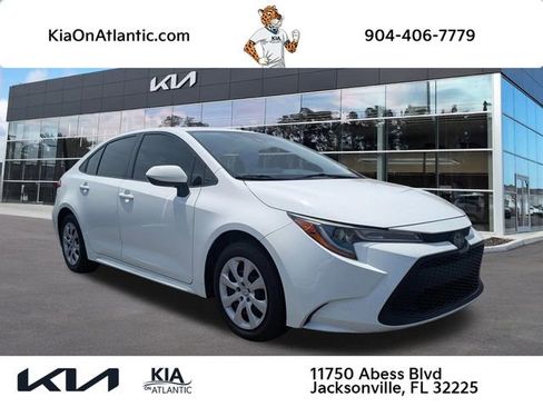 Used 2020 Toyota Corolla LE FWD image 1