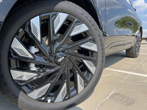 New 2025 Lincoln Nautilus Reserve w/ Jet Appearance Package image 14