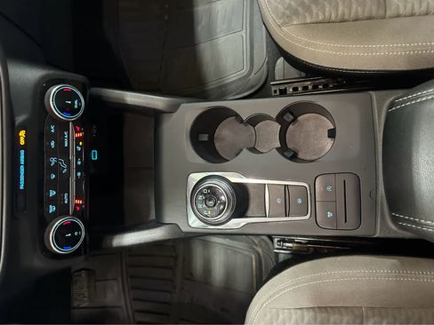 Used 2022 Ford Escape SE w/ SE Sport Appearance Package image 28