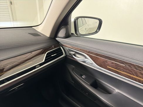 Used 2022 BMW 750i xDrive AWD/4WD image 28