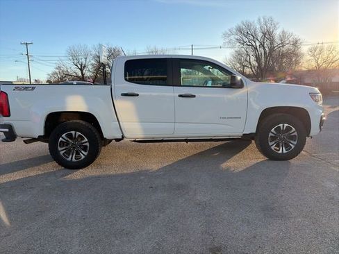 Used 2022 Chevrolet Colorado Z71 AWD/4WD image 5