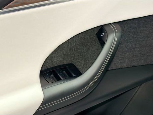 Used 2022 Tesla Model X image 13