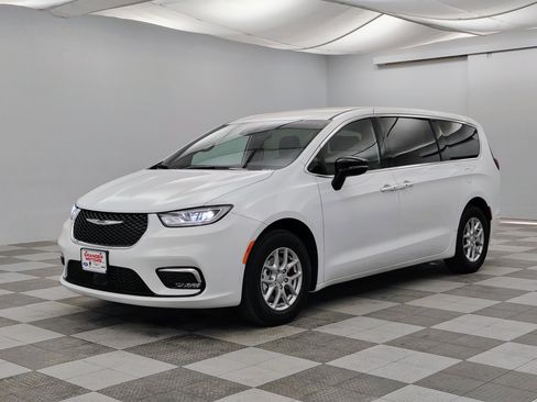 New 2026 Chrysler Pacifica Select FWD image 6