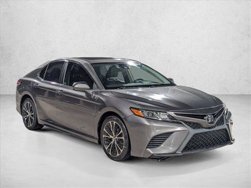 Used 2019 Toyota Camry SE FWD image 3