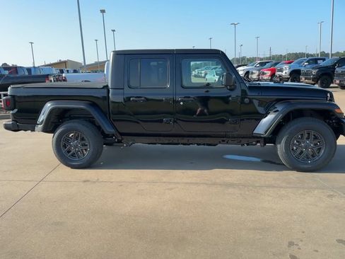 New 2024 Jeep Gladiator Sport image 9